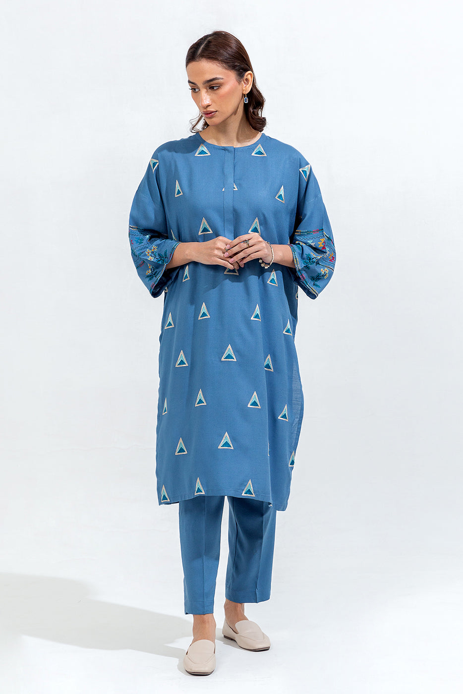 2 PIECE EMBROIDERED VISCOSE SUIT (PRET)