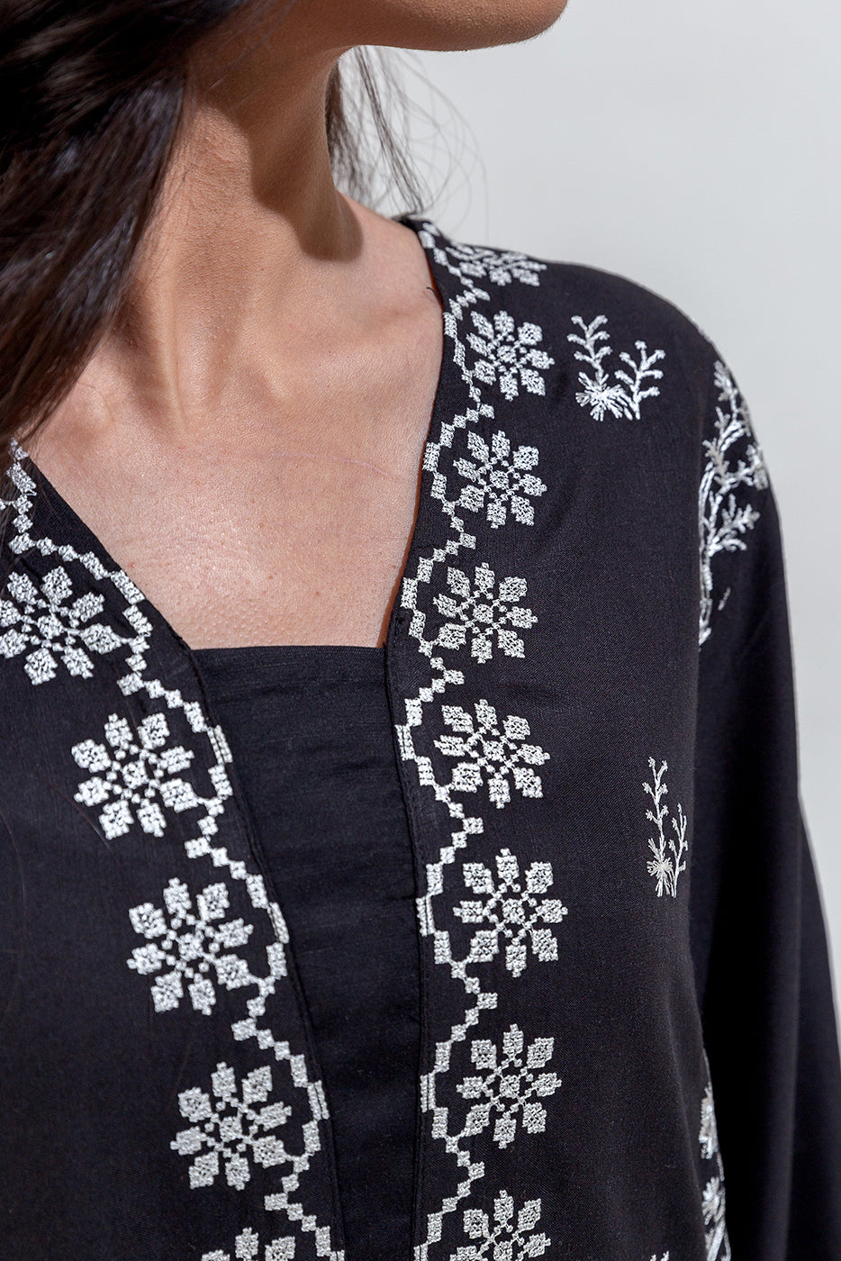 2 PIECE EMBROIDERED VISCOSE SUIT (PRET)