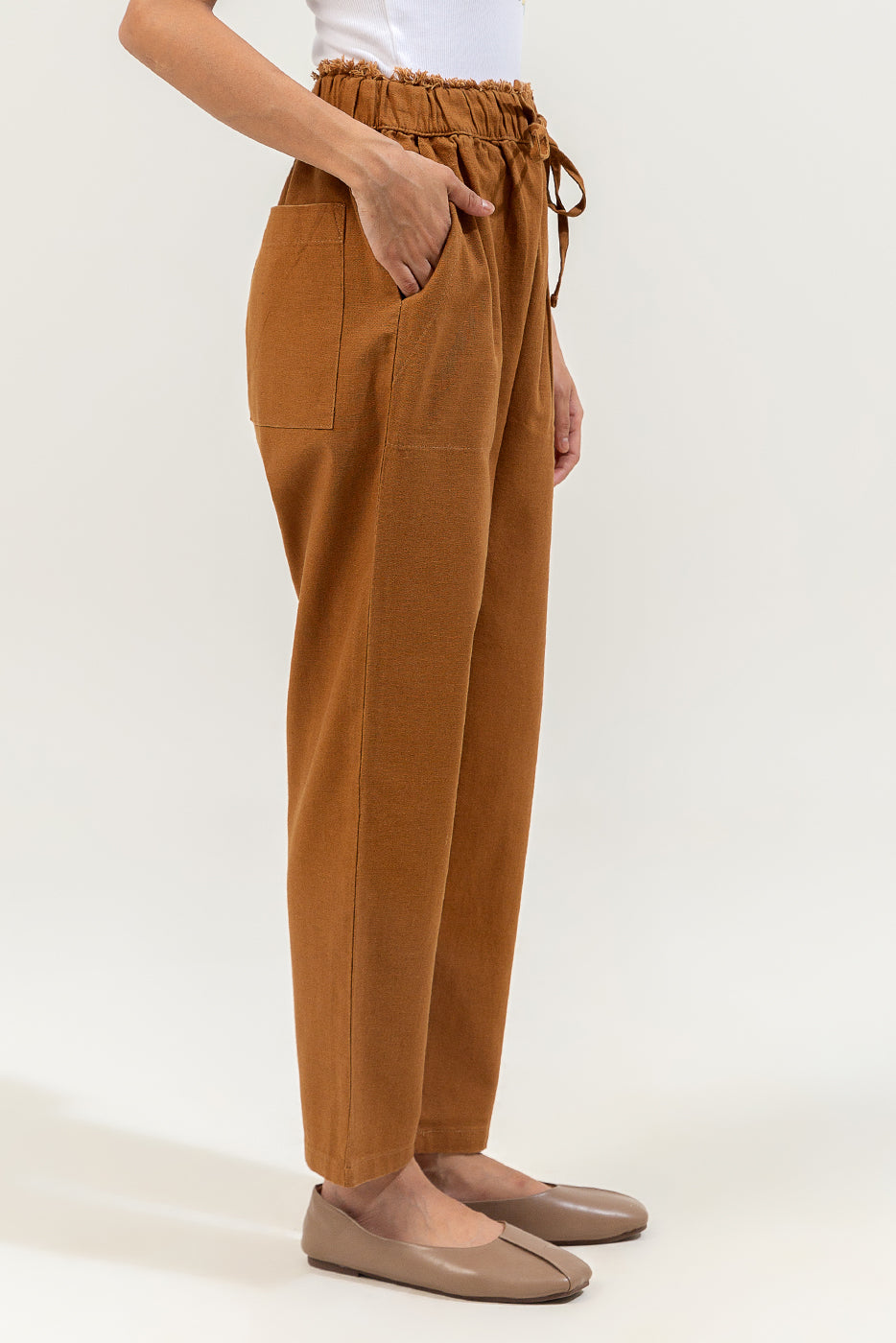 TAPERED TROUSER