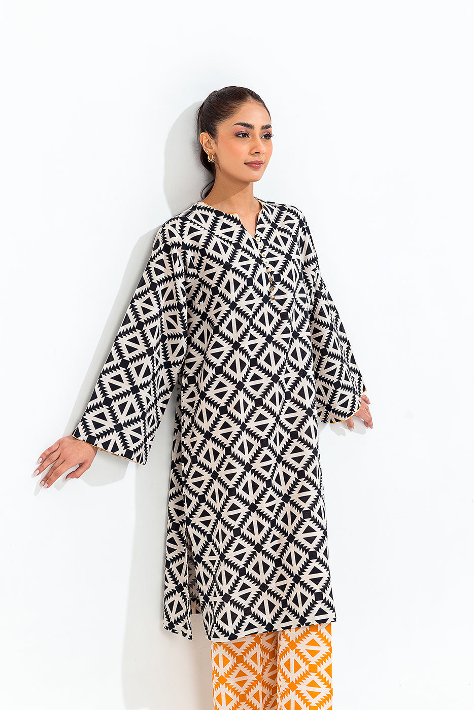 2 PIECE PRINTED KHADDAR SUIT (PRET)