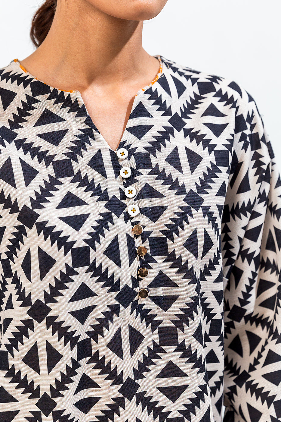 2 PIECE PRINTED KHADDAR SUIT (PRET)