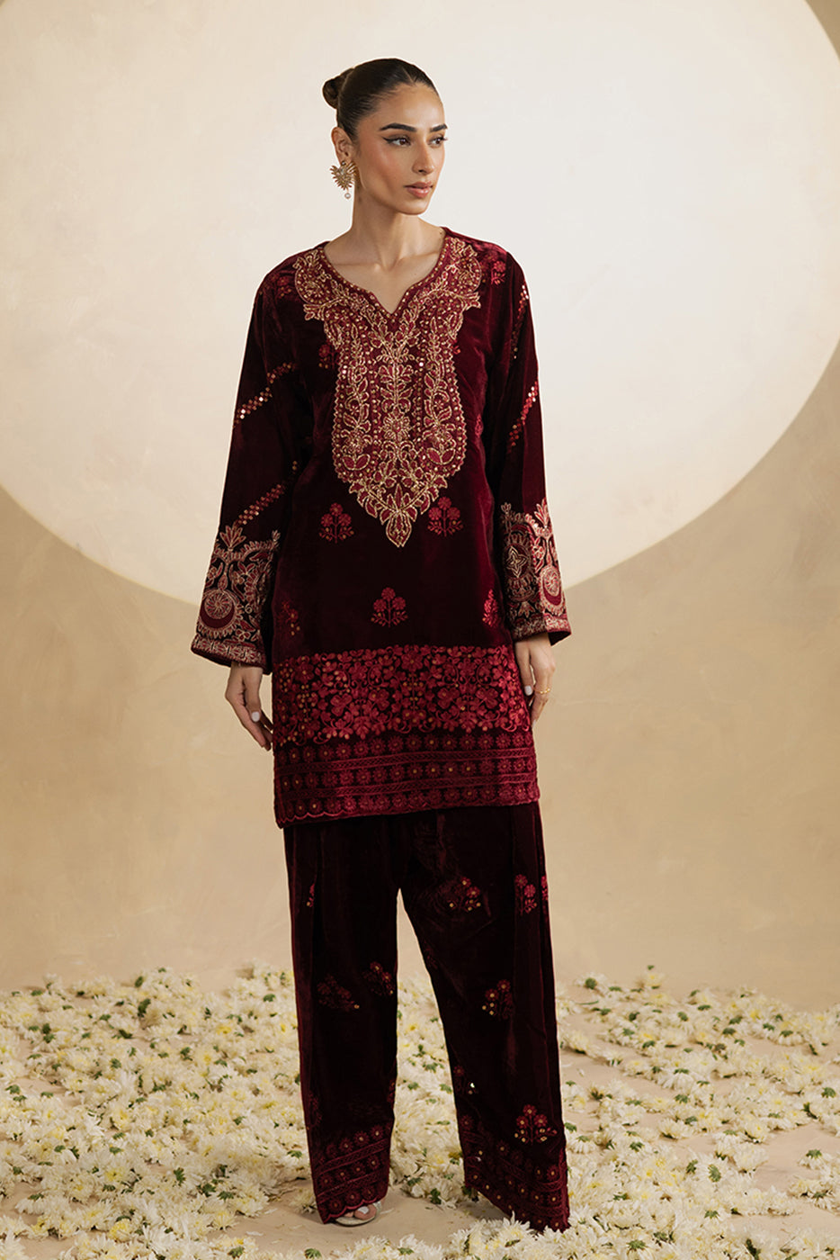 2 PIECE EMBROIDERED VELVET SUIT (LUXURY-PRET)