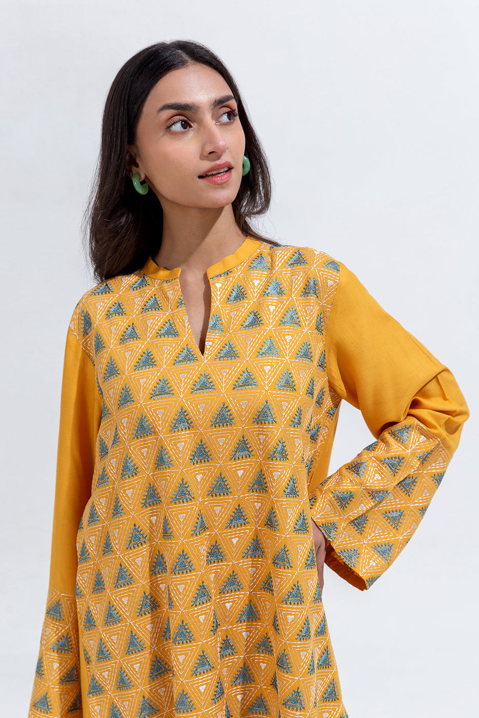 2 PIECE EMBROIDERED VISCOSE SUIT (PRET)