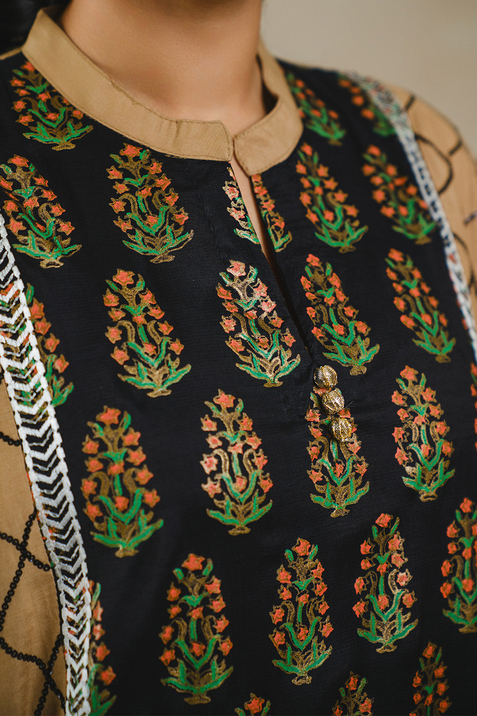 2 PIECE EMBROIDERED RAW SILK SUIT (LUXURY-PRET)