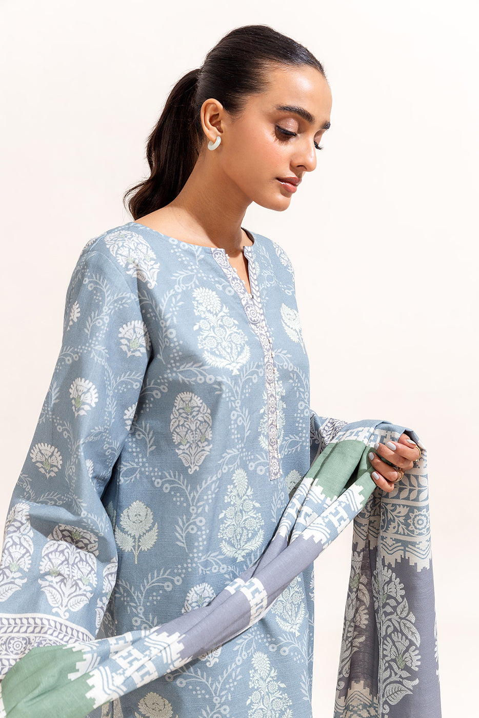 3 PIECE PRINTED KHADDAR SUIT-ARCTIC GRACE (UNSTITCHED)