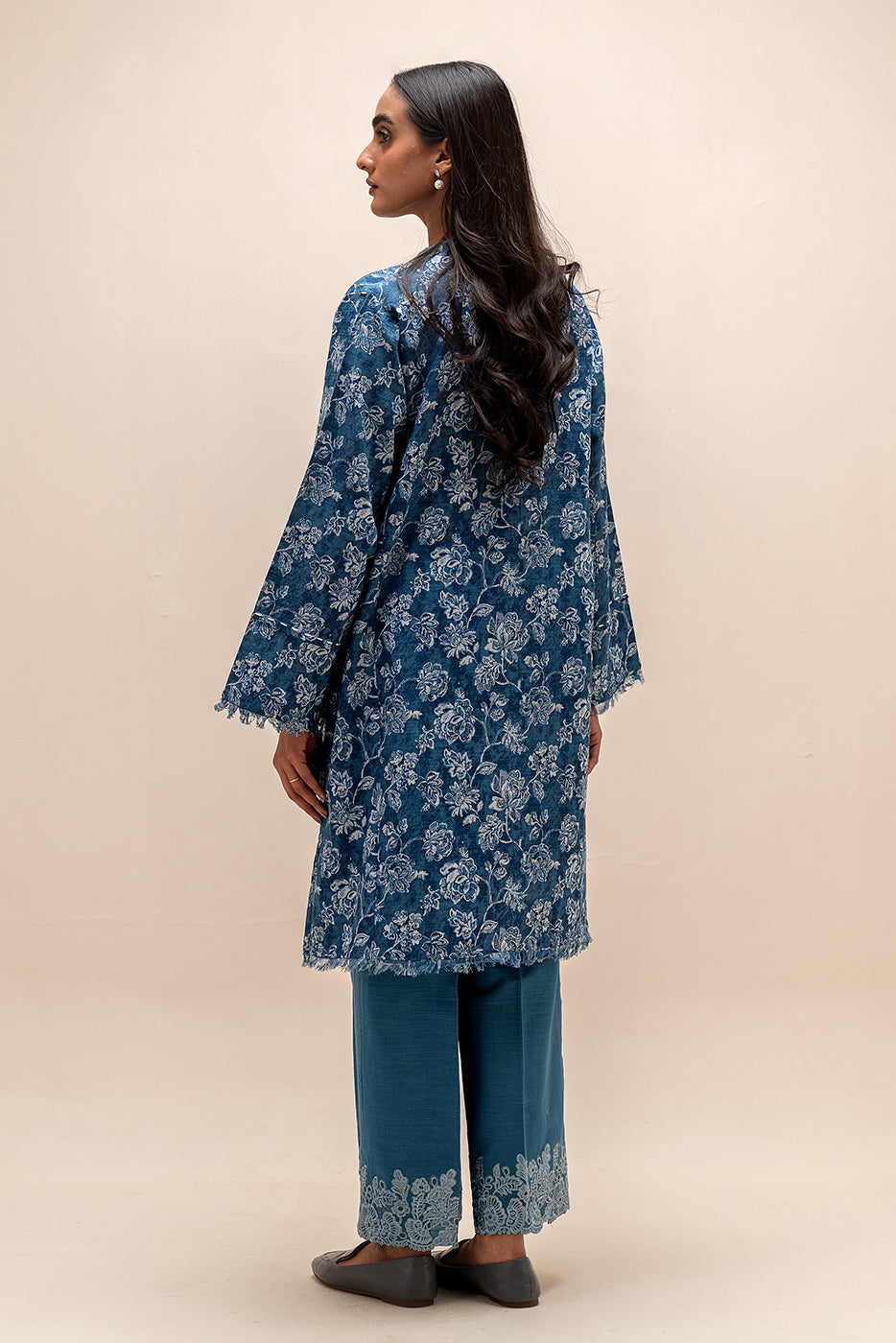 2 PIECE EMBROIDERED KHADDAR SUIT-SERENE BLUE (UNSTITCHED)