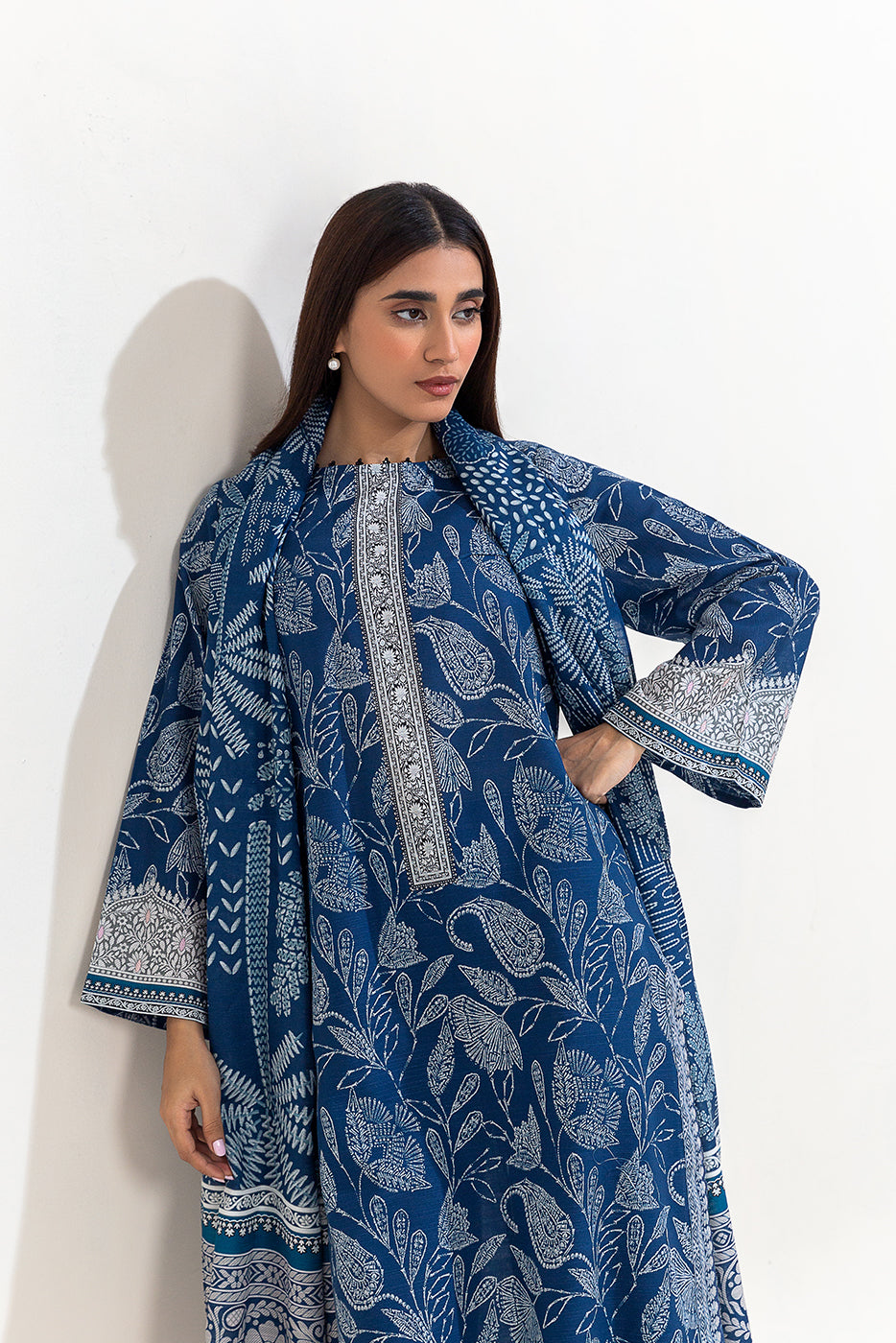 2 PIECE EMBROIDERED KHADDAR SUIT-NAVY BLOOM (UNSTITCHED)