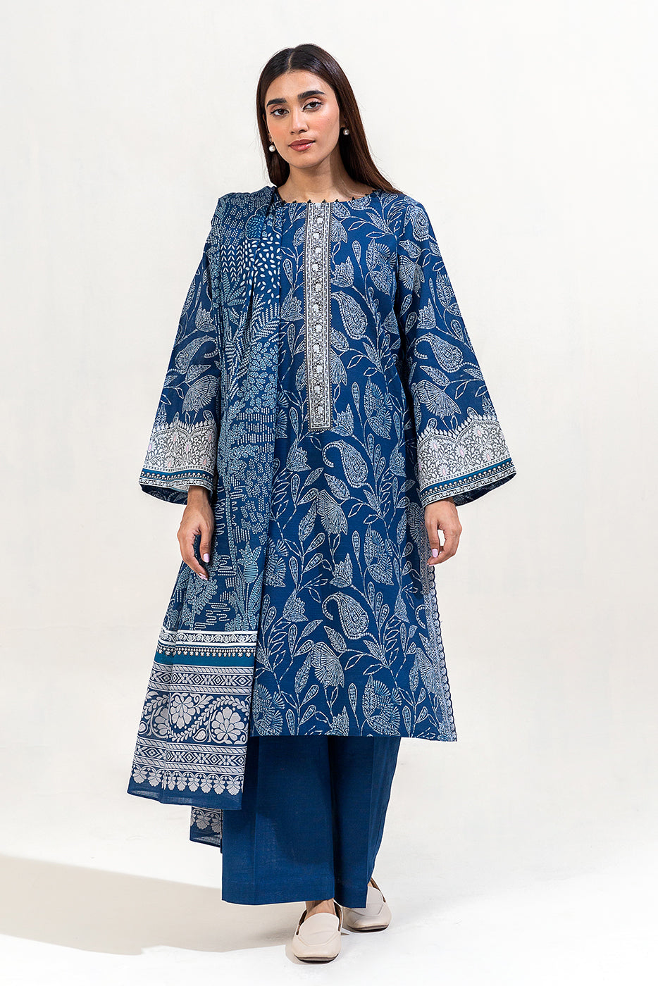 2 PIECE EMBROIDERED KHADDAR SUIT-NAVY BLOOM (UNSTITCHED)