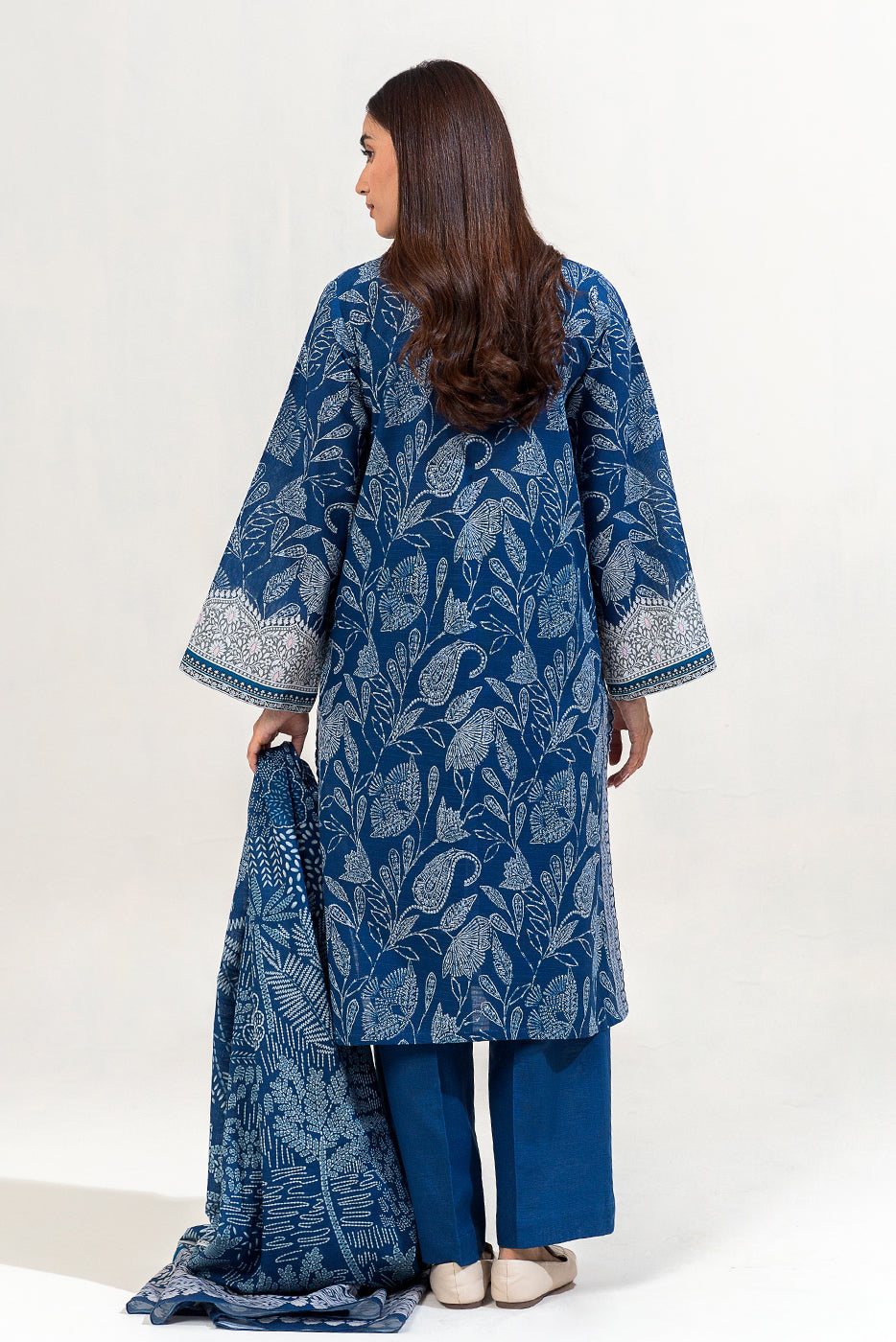 2 PIECE EMBROIDERED KHADDAR SUIT-NAVY BLOOM (UNSTITCHED)