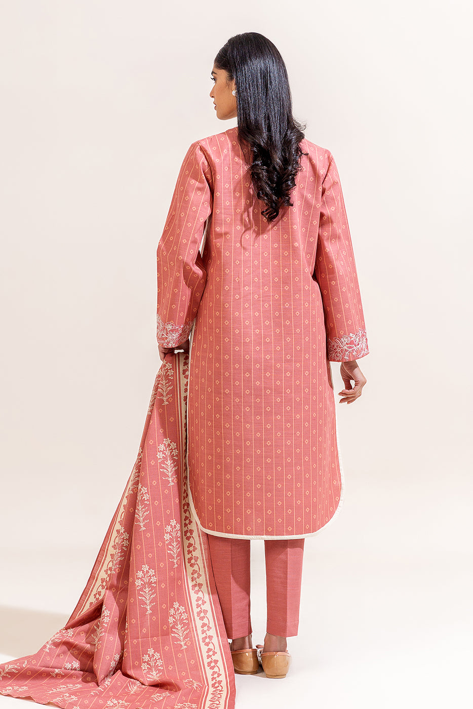 3 PIECE EMBROIDERED KHADDAR SUIT-CORAL CREPE (UNSTITCHED)