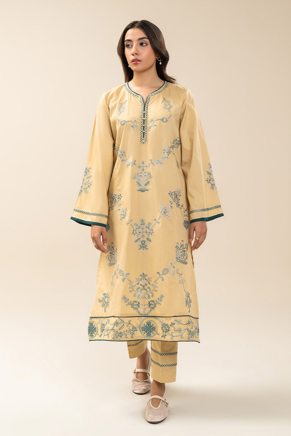 2 PIECE EMBROIDERED CAMBRIC SUIT (PRET)