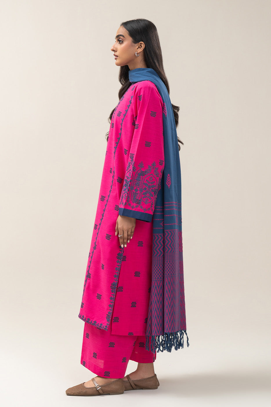 3 PIECE EMBROIDERED KHADDAR JACQUARD SUIT (PRET)