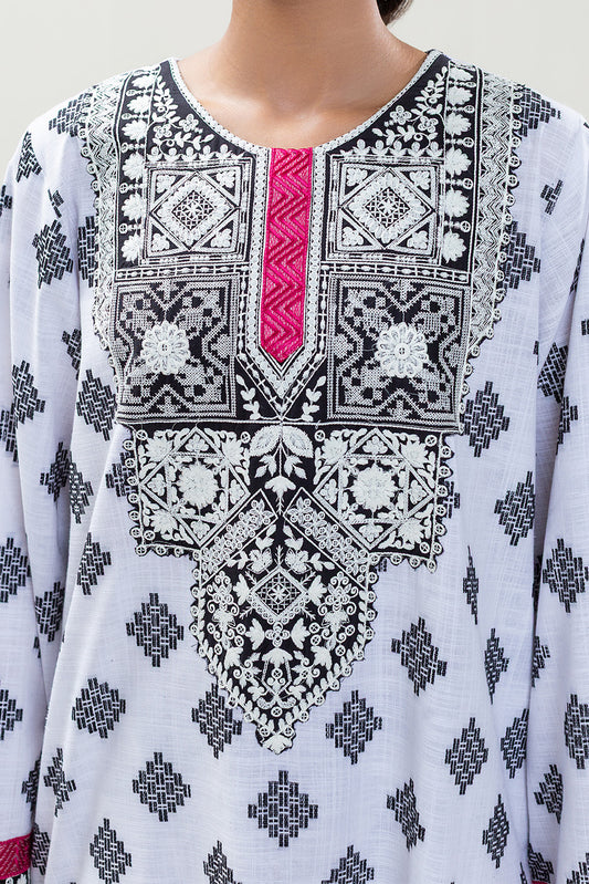 3 PIECE EMBROIDERED KHADDAR JACQUARD SUIT (PRET)