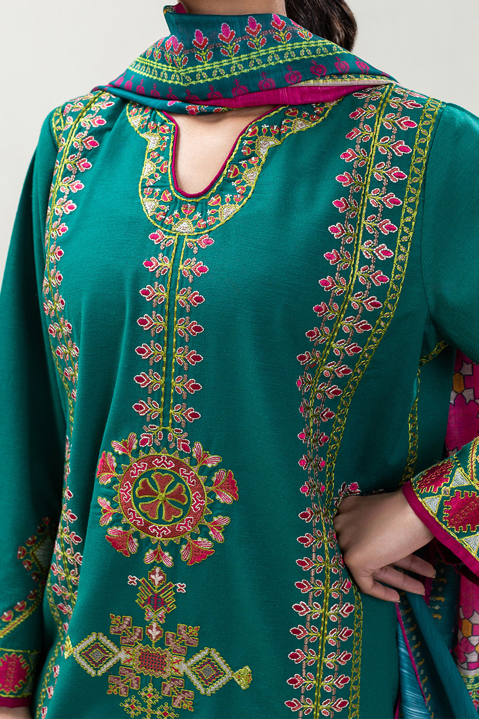 3 PIECE EMBROIDERED KARANDI SUIT (PRET)