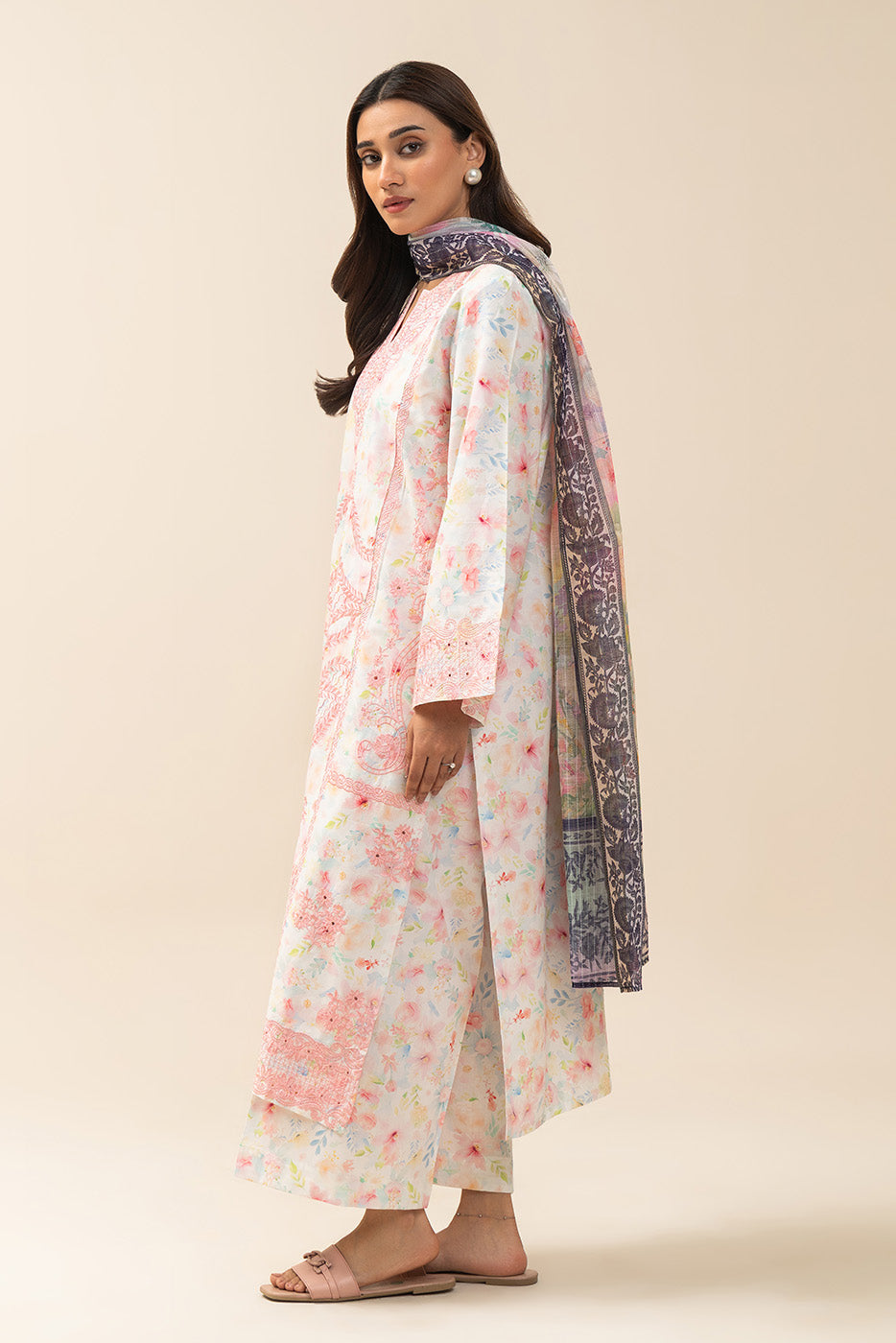 3 PIECE EMBROIDERED COTTON VISCOSE SUIT (PRET)