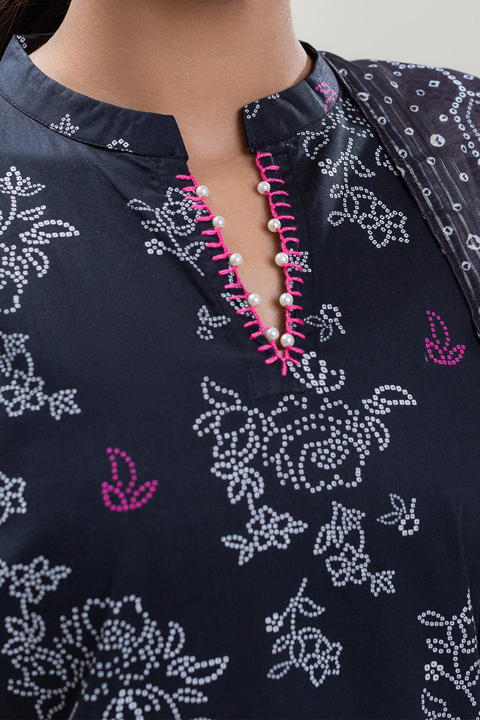 3 PIECE EMBROIDERED COTTON VISCOSE SUIT (PRET)