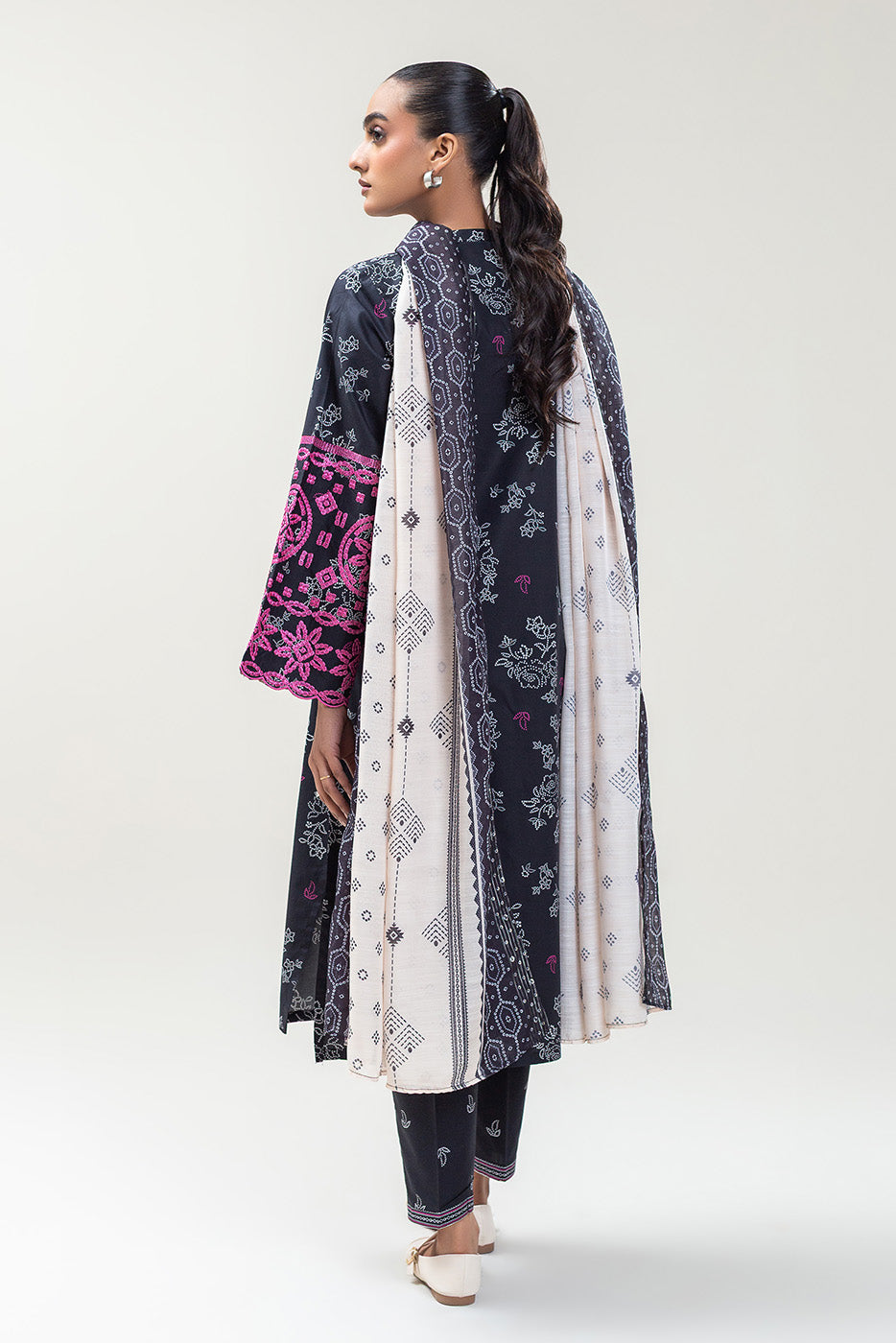 3 PIECE EMBROIDERED COTTON VISCOSE SUIT (PRET)