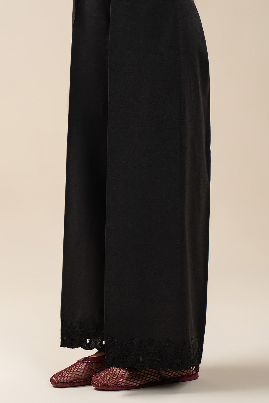 EMBROIDERED SLACK PANTS