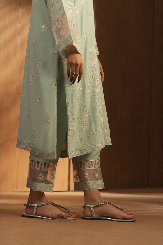 2 PIECE EMBROIDERED KHADDAR SUIT (LUXURY PRET)