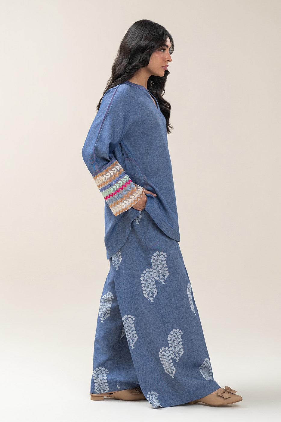 2 PIECE EMBROIDERED YARN DYED SELF JACQUARD SUIT (PRET)