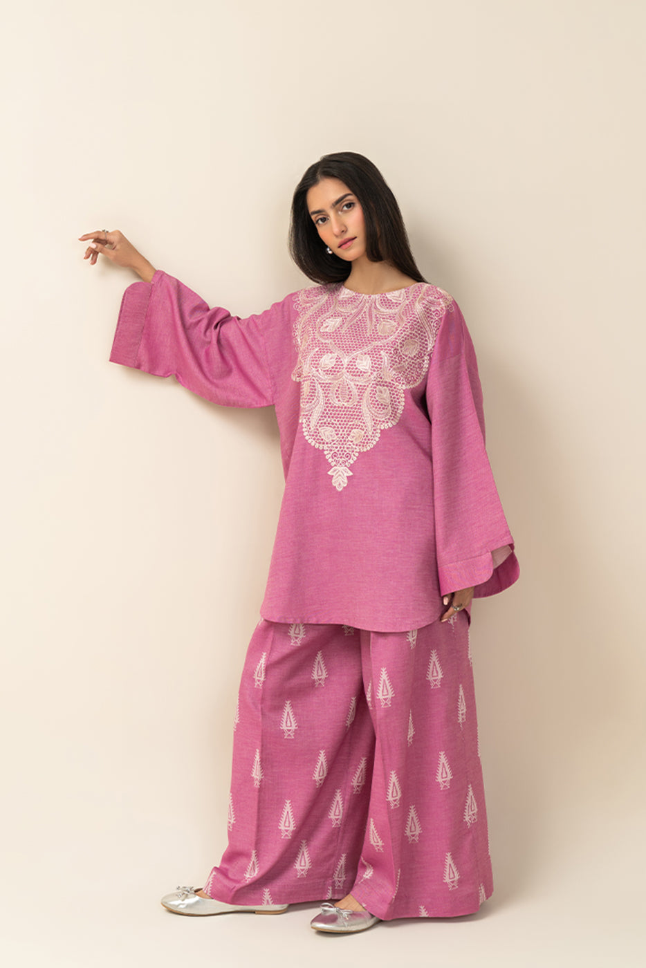 2 PIECE EMBROIDERED YARN DYED SELF JACQUARD SUIT (PRET)
