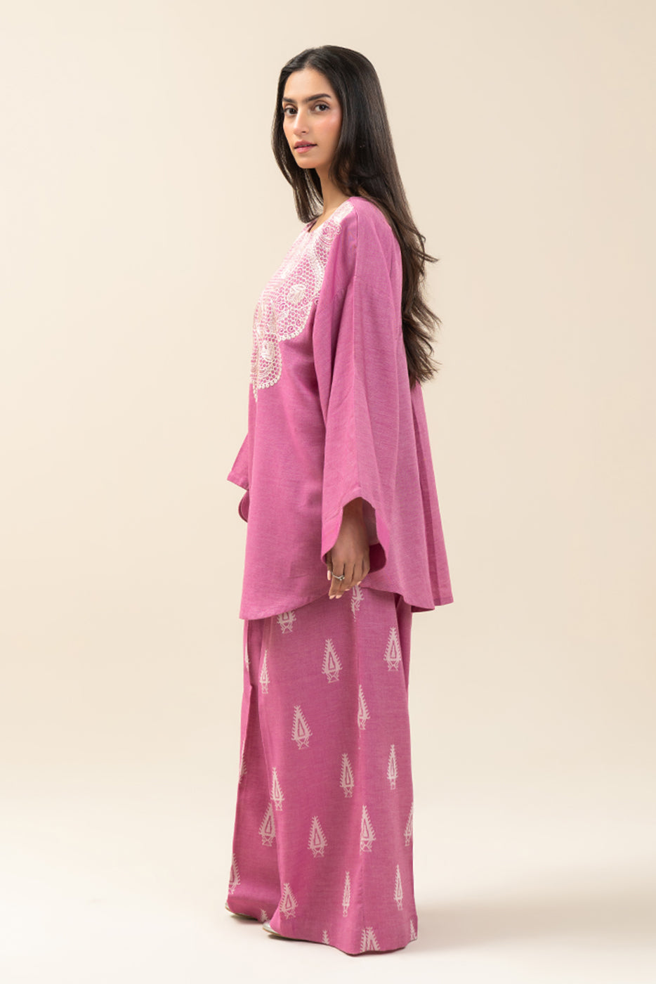 2 PIECE EMBROIDERED YARN DYED SELF JACQUARD SUIT (PRET)