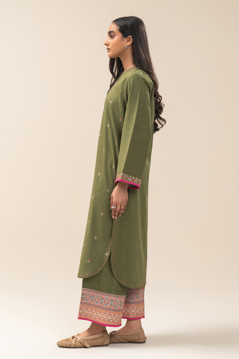 2 PIECE EMBROIDERED KARANDI SUIT (PRET)