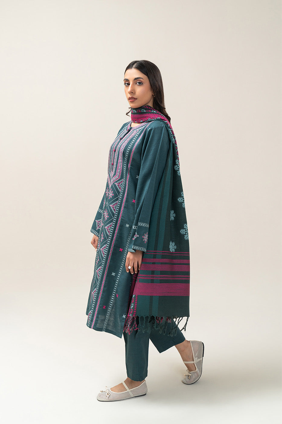 3 PIECE EMBROIDERED SLUB KHADDAR SUIT (PRET)