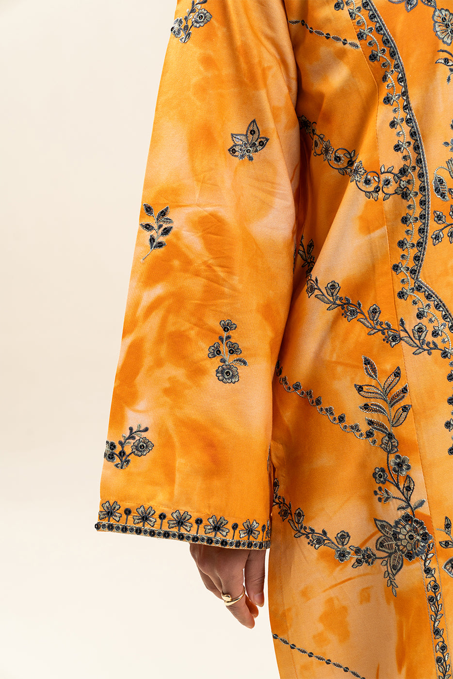 3 PIECE EMBROIDERED COTTON VISCOSE SUIT (PRET)