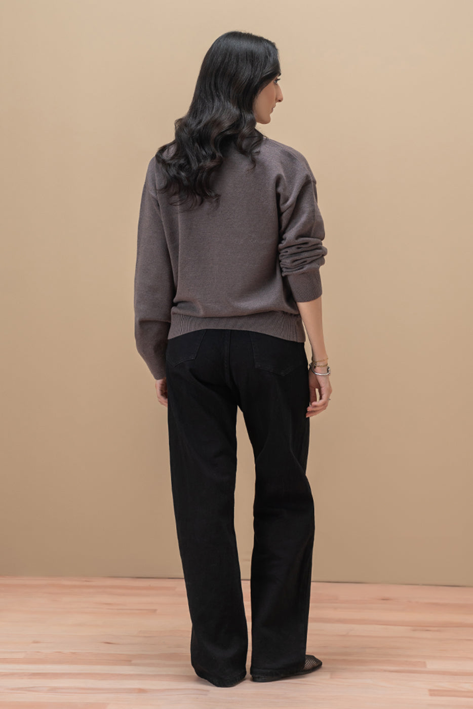 COLLAR WITH V-NECK PULLOVER