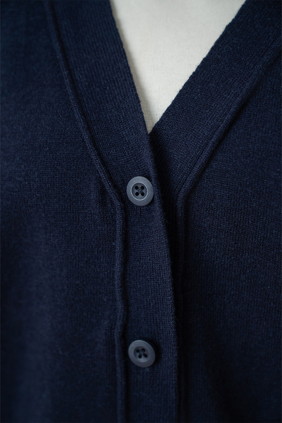 V-NECK LOOSE FIT CARDIGAN