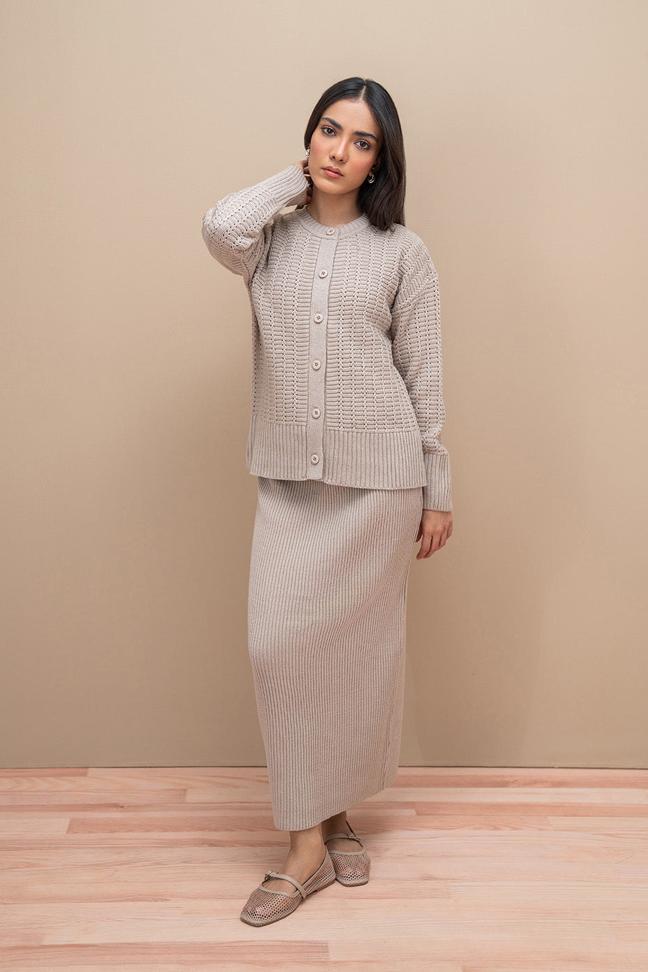 REGULAR FIT CREW NECK CARDIGAN