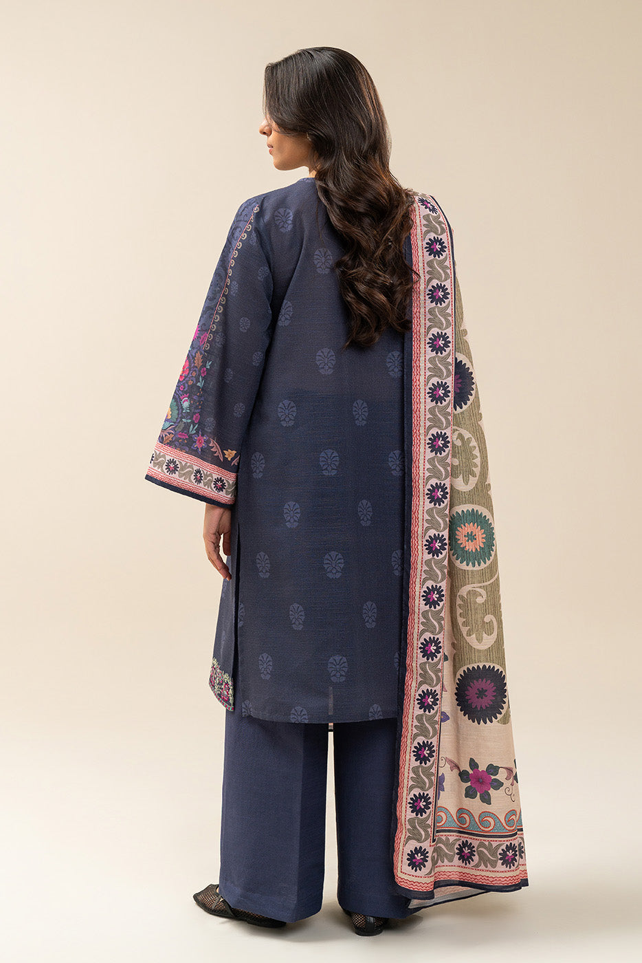 3 PIECE EMBROIDERED SLUB KHADDAR SUIT-MIDNIGHT GAZE (UNSTITCHED)