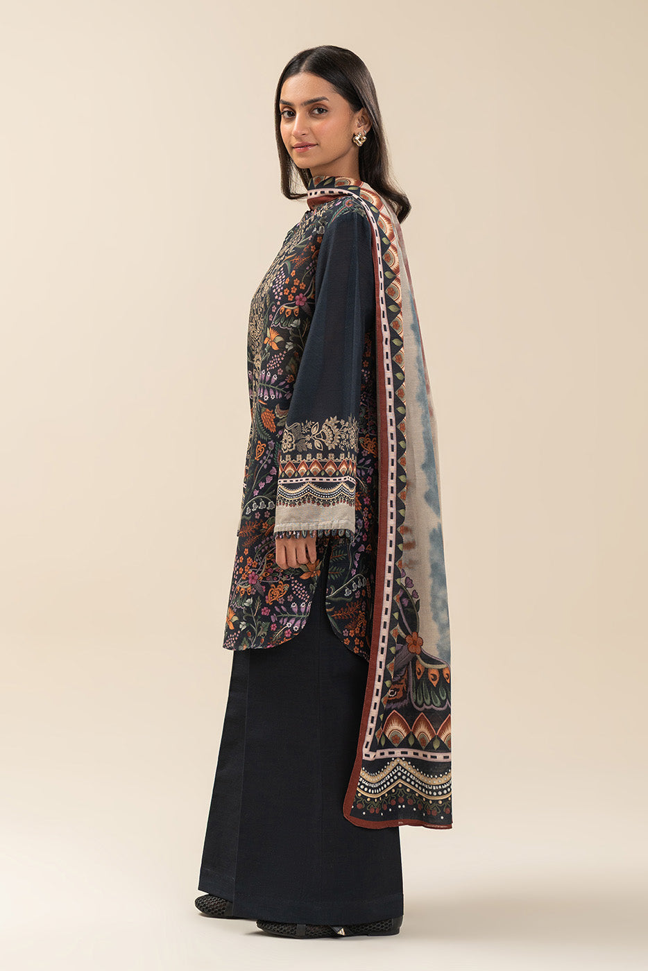 3 PIECE PRINTED SLUB KHADDAR SUIT-MAJESTIC BLACK (UNSTITCHED)