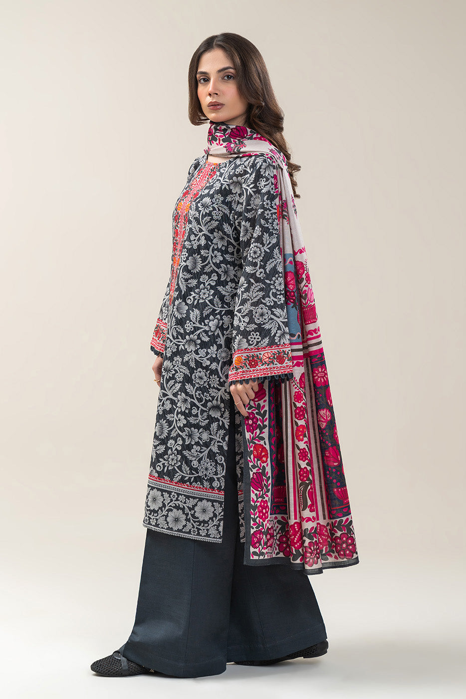 3 PIECE PRINTED SLUB KHADDAR SUIT-FLORAL BUNCH (UNSTITCHED)