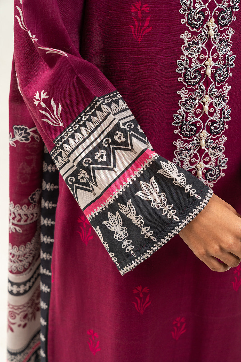 3 PIECE EMBROIDERED SLUB KHADDAR SUIT-ROSEY IMPERIL (UNSTITCHED)