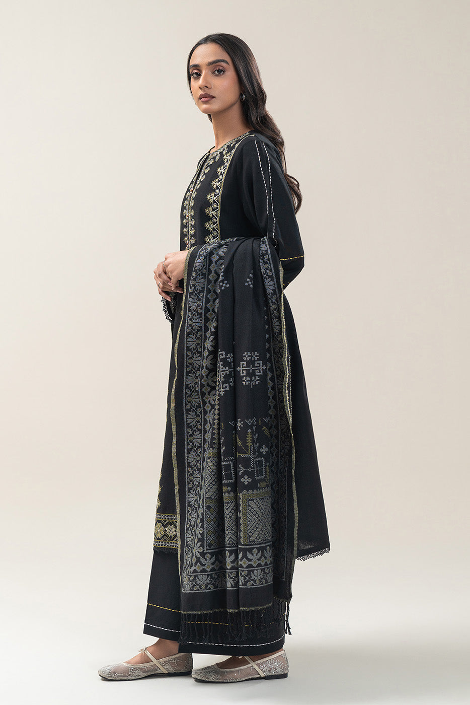 3 PIECE EMBROIDERED SLUB KHADDAR SUIT-ONYX GRACE (UNSTITCHED)