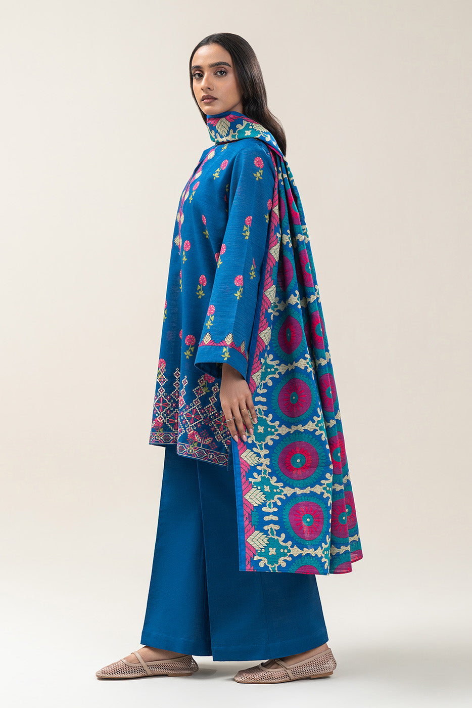 3 PIECE EMBROIDERED SLUB KHADDAR SUIT-AZURE BLOOM (UNSTITCHED)