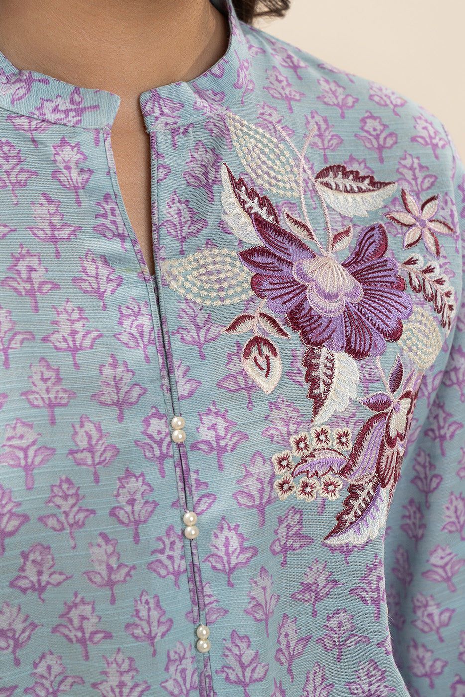 3 PIECE EMBROIDERED SLUB KHADDAR SUIT-ICY LILAC (UNSTITCHED)