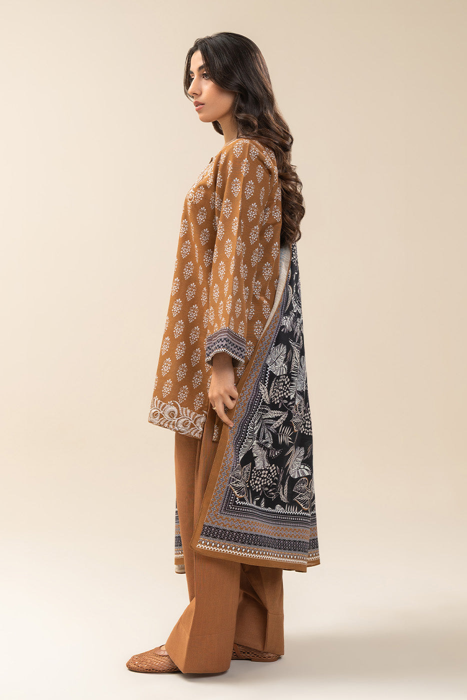 3 PIECE EMBROIDERED SLUB KHADDAR SUIT-MEDALLION CHARM (UNSTITCHED)