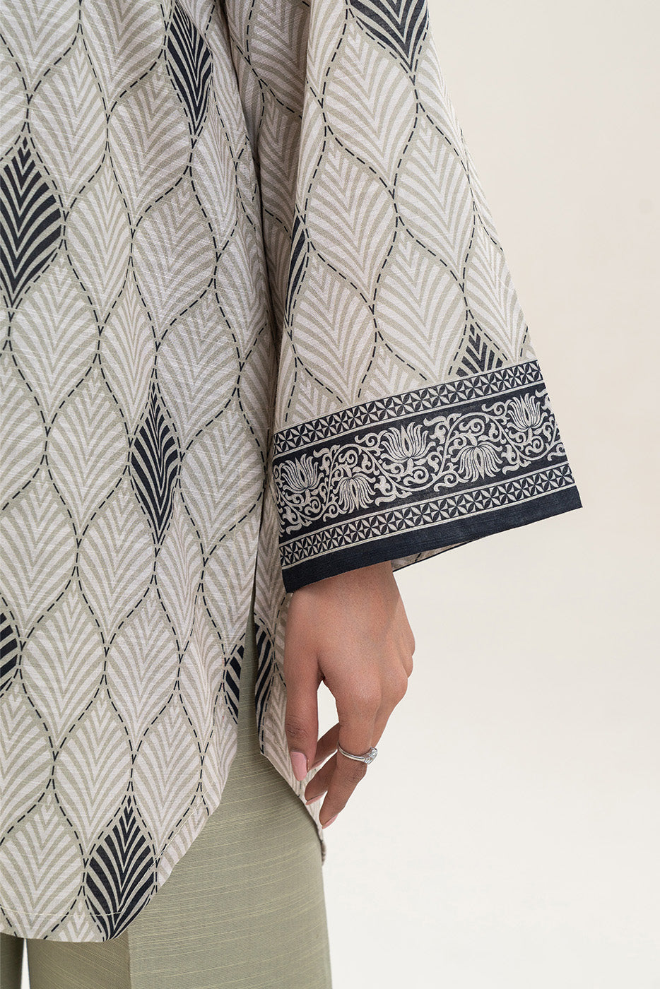 3 PIECE PRINTED SLUB KHADDAR SUIT-ASH GREY (UNSTITCHED)