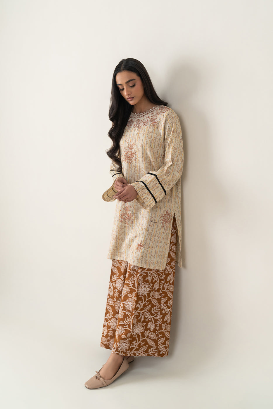 2 PIECE EMBROIDERED KHADDI JQ SUT-PALE IVORY (UNSTITCHED)