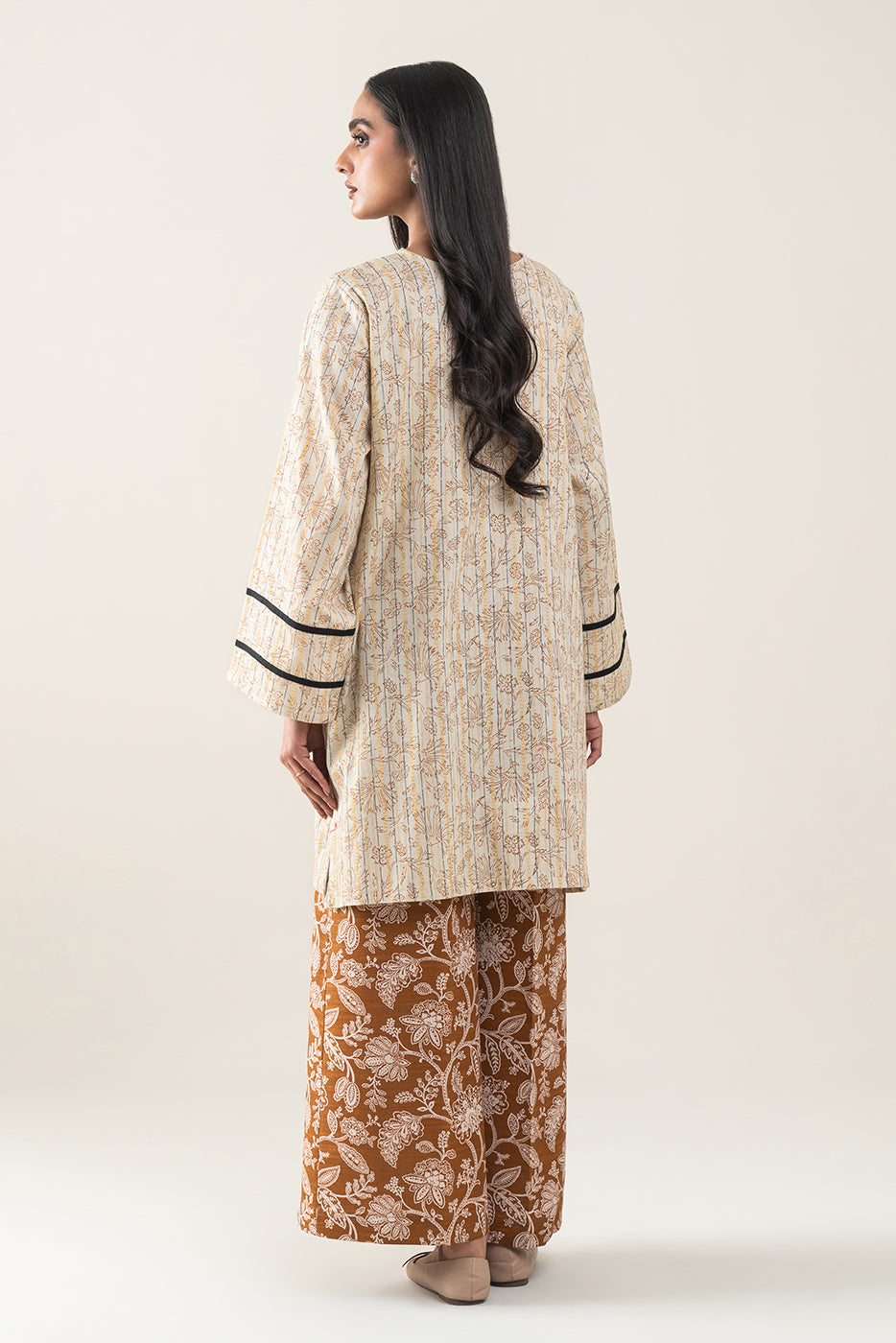 2 PIECE EMBROIDERED KHADDI JQ SUT-PALE IVORY (UNSTITCHED)