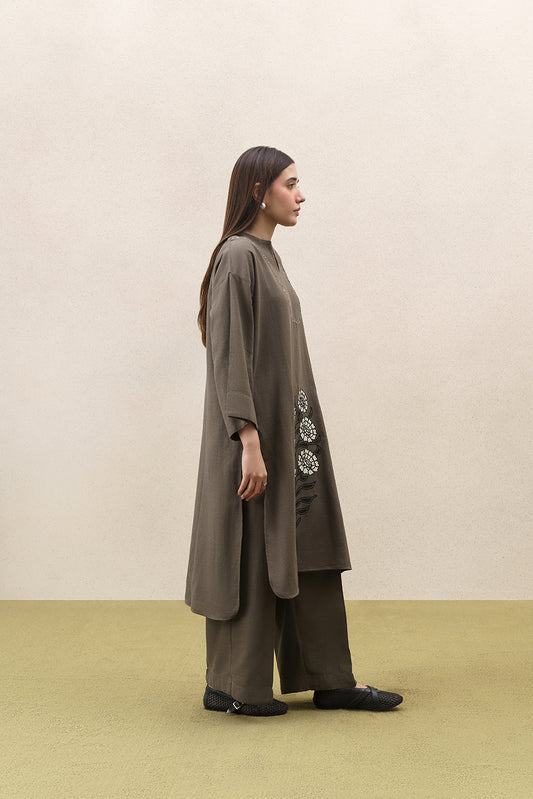 2 PIECE EMBROIDERED YARN DYED SUIT (PRET)