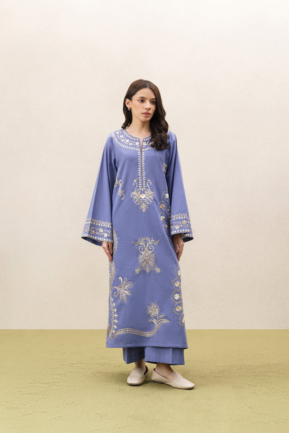 2 PIECE EMBROIDERED SLUB CAMBRIC SUIT (PRET)
