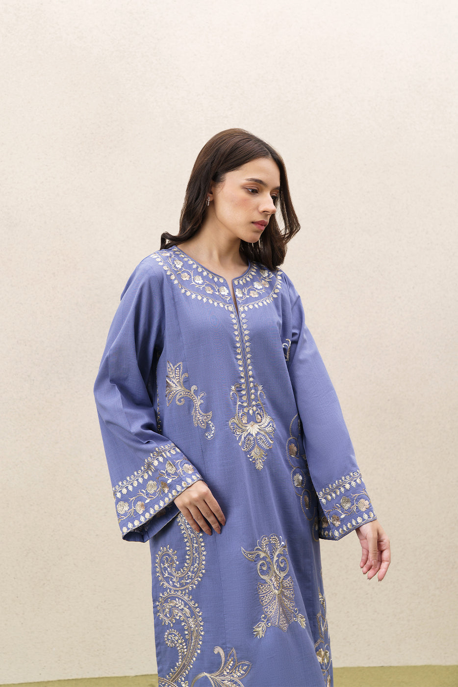2 PIECE EMBROIDERED SLUB CAMBRIC SUIT (PRET)