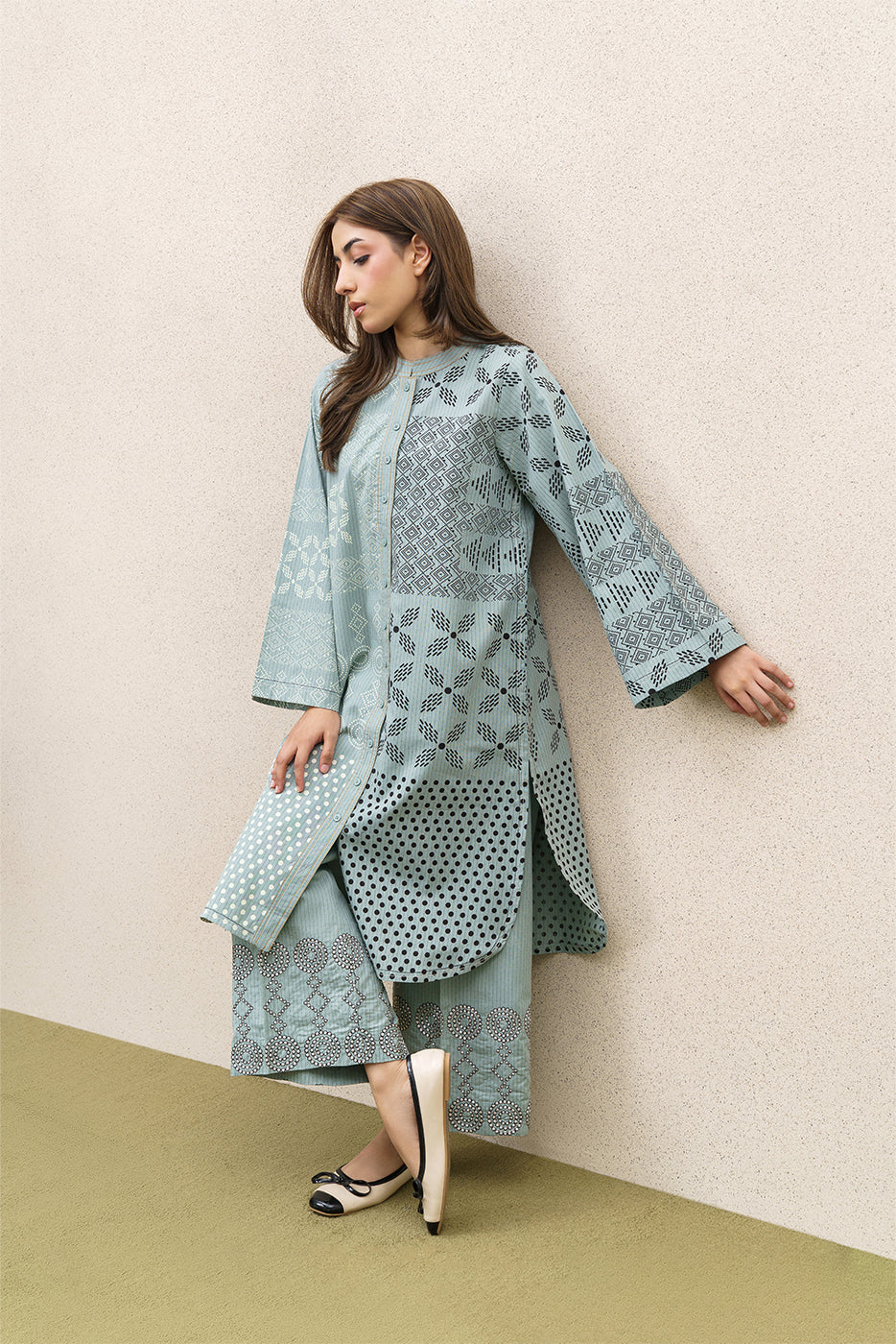 2 PIECE EMBROIDERED DOBBY SUIT (PRET)
