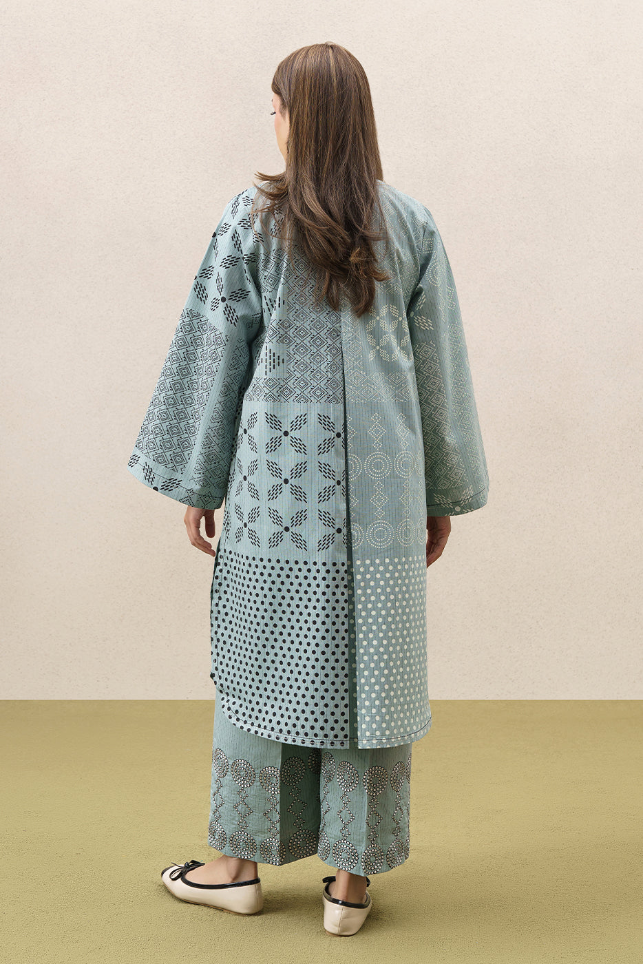 2 PIECE EMBROIDERED DOBBY SUIT (PRET)