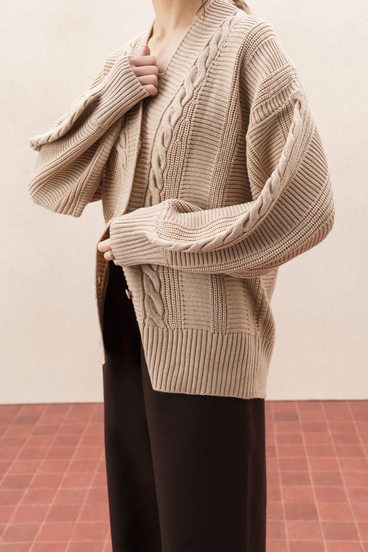 CHUNKY BRAIDED KNIT CARDIGAN
