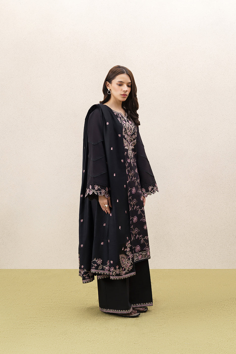 3 PIECE EMBROIDERED KHADDAR SUIT WITH SHAWL-RAVEN BLACK (UNSTITCHED)